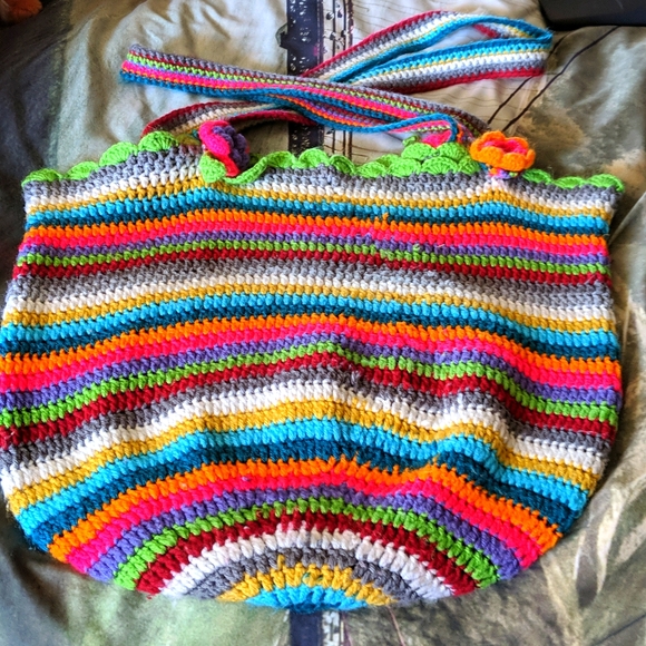 Spring fling Crocheted floral handbag. - Picture 4 of 4